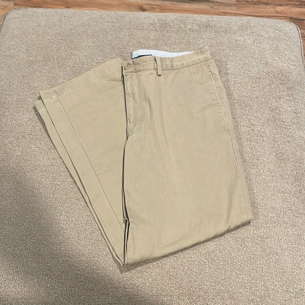 Tommy Hilfiger men’s khaki pants
